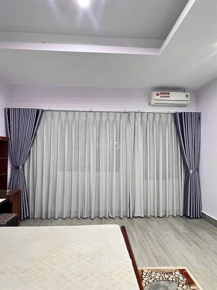 Cho thuê nhà hẻm rộng xe hơi