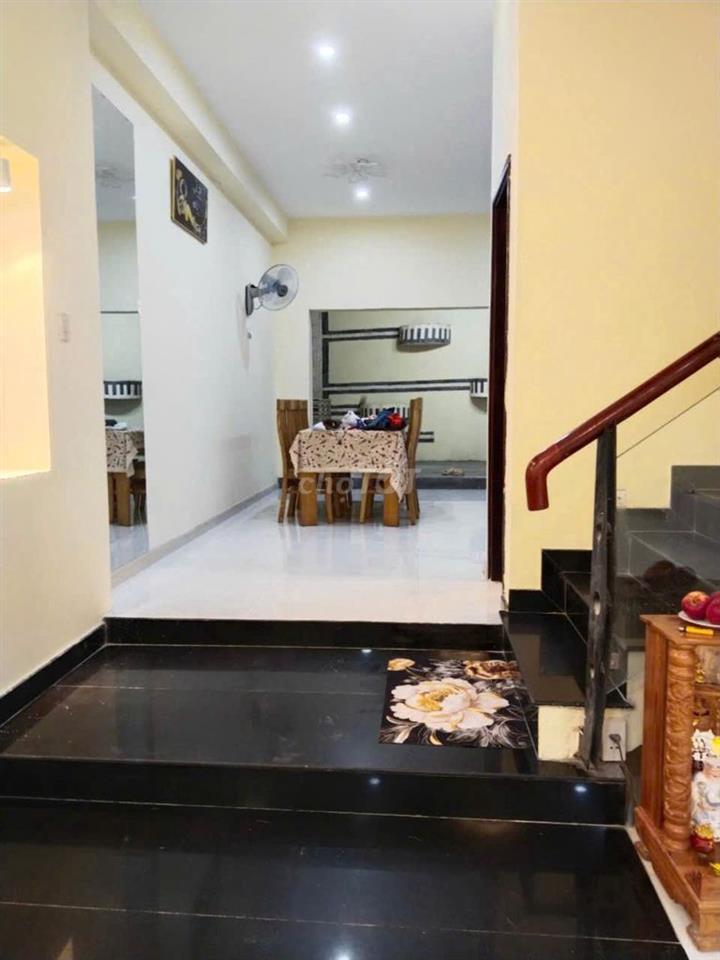 Cho thuê nhà hẻm rộng xe hơi