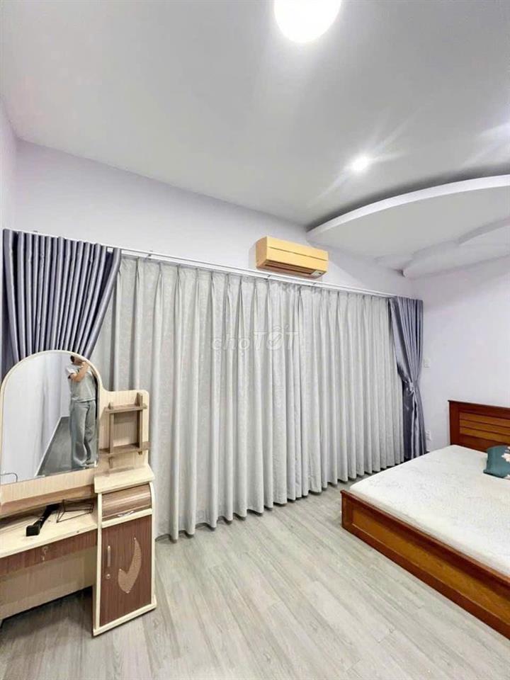Cho thuê nhà hẻm rộng xe hơi