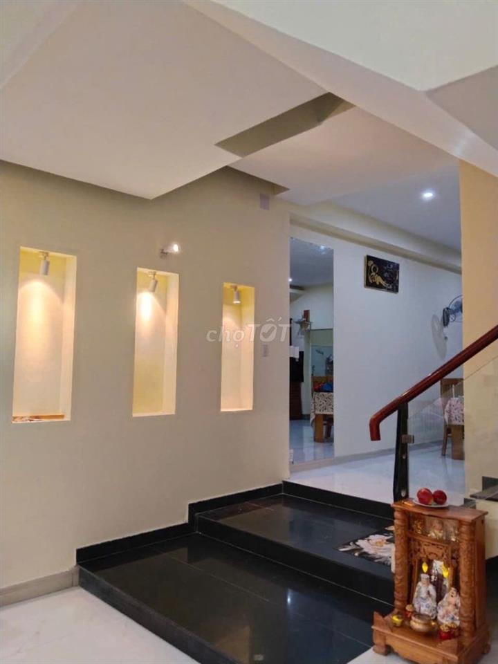 Cho thuê nhà hẻm rộng xe hơi