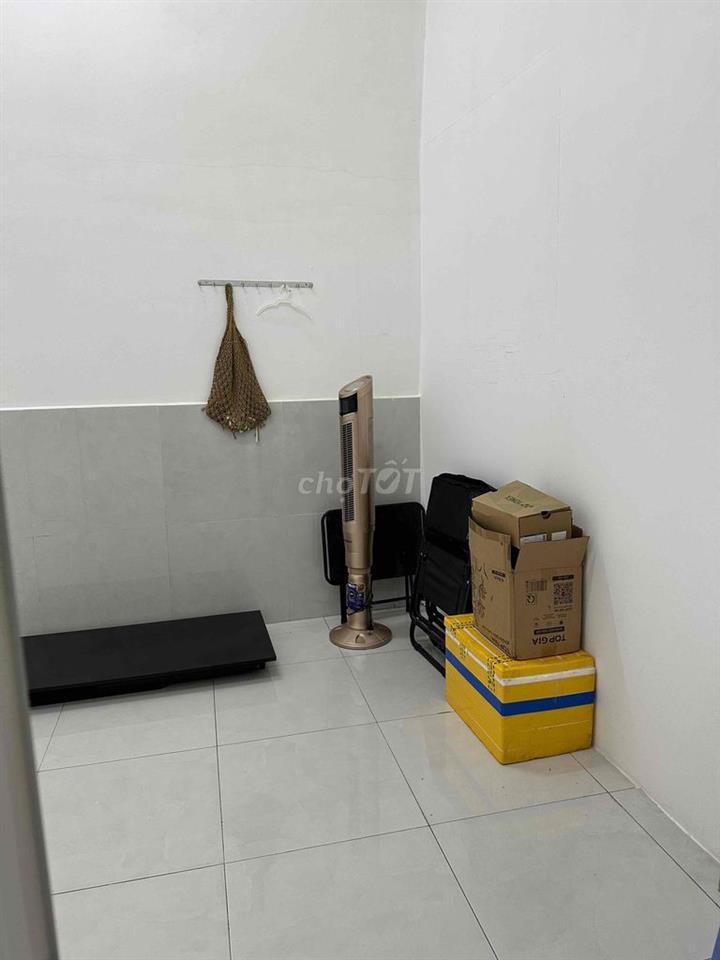 cho 1-2 bạn nữ thuê phòng trong tiệm spa