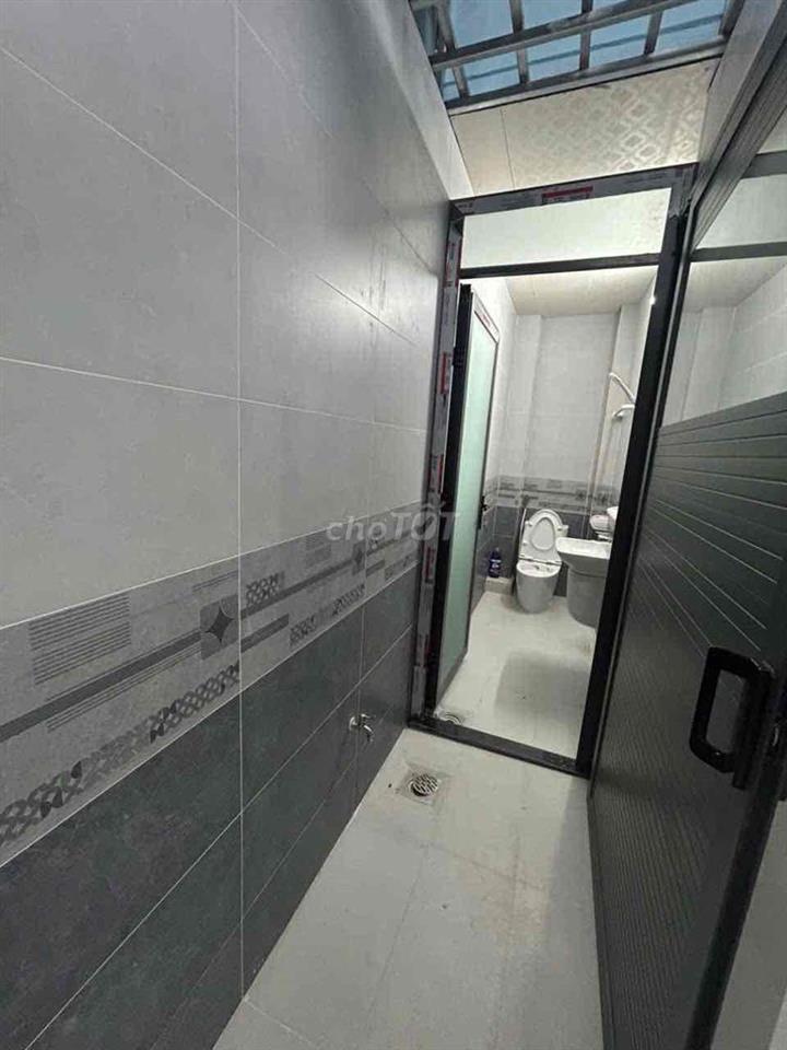 Cho thuê nhà mới rộng rãi: 1 trệt, 1 lầu, 5,3mx15m, kinh doanh và ở.