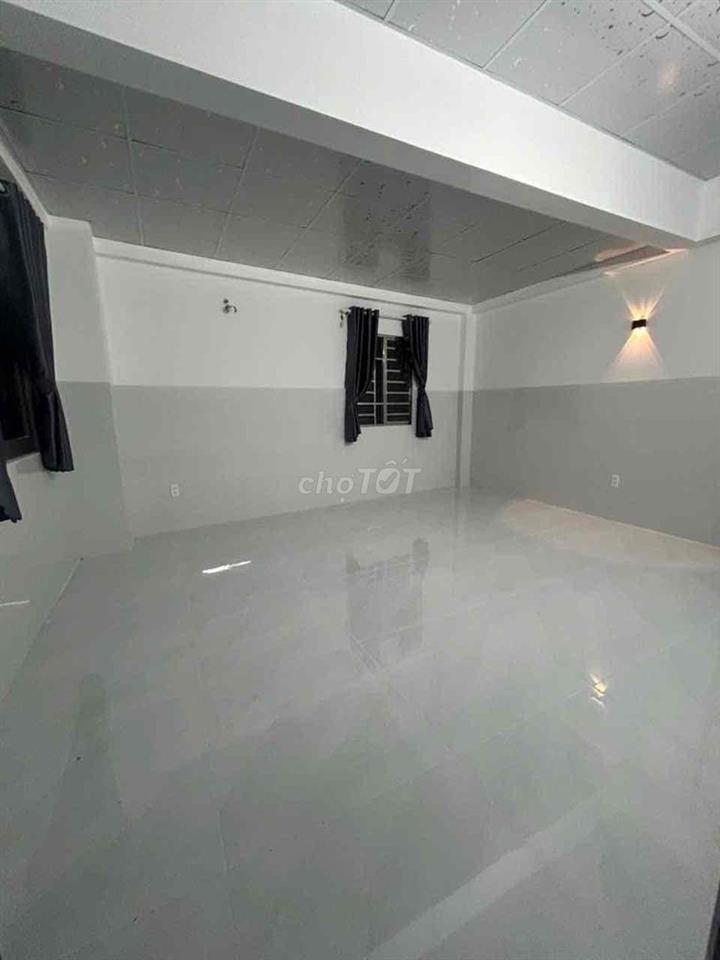 Cho thuê nhà mới rộng rãi: 1 trệt, 1 lầu, 5,3mx15m, kinh doanh và ở.