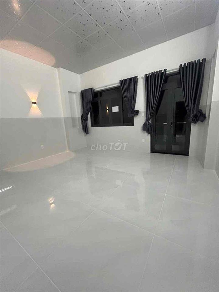 Cho thuê nhà mới rộng rãi: 1 trệt, 1 lầu, 5,3mx15m, kinh doanh và ở.