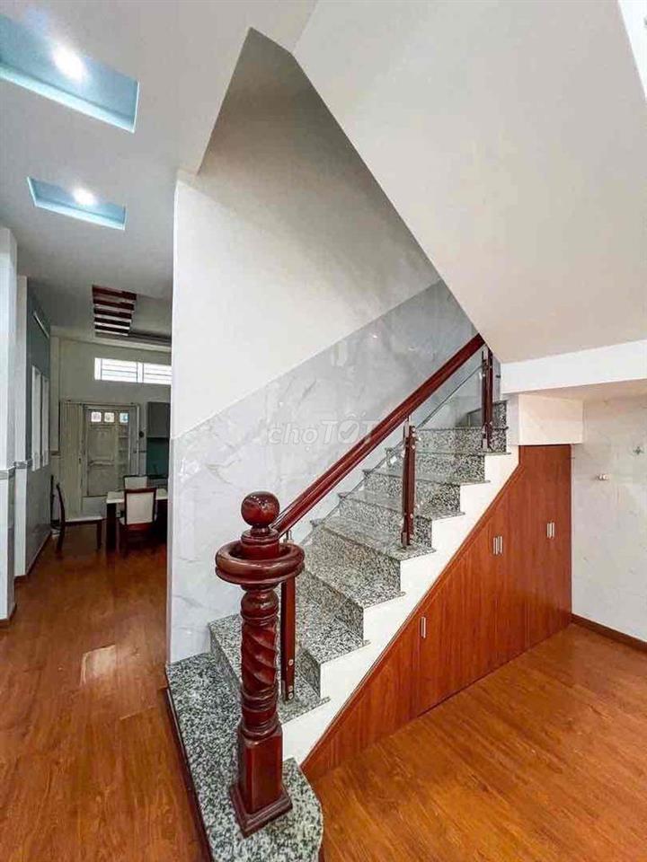 NHÀ ĐẸP 2 LẦU 3 PHÒNG FULL NỘI THẤT