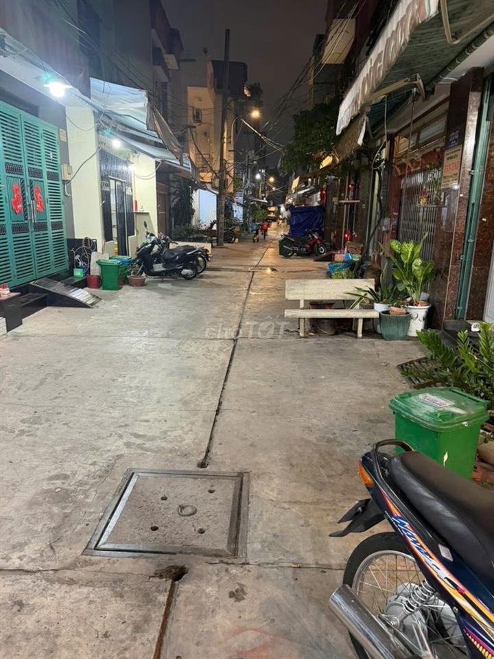 Nhà hẻm xe hơi đường Chiến Lược