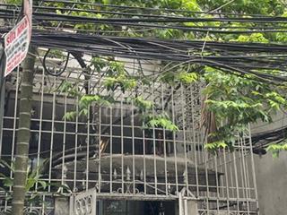 Nhà riêng biệt ,mặt ngõ thông ,oto qua tiện lợi ,cho thue lâu dài .