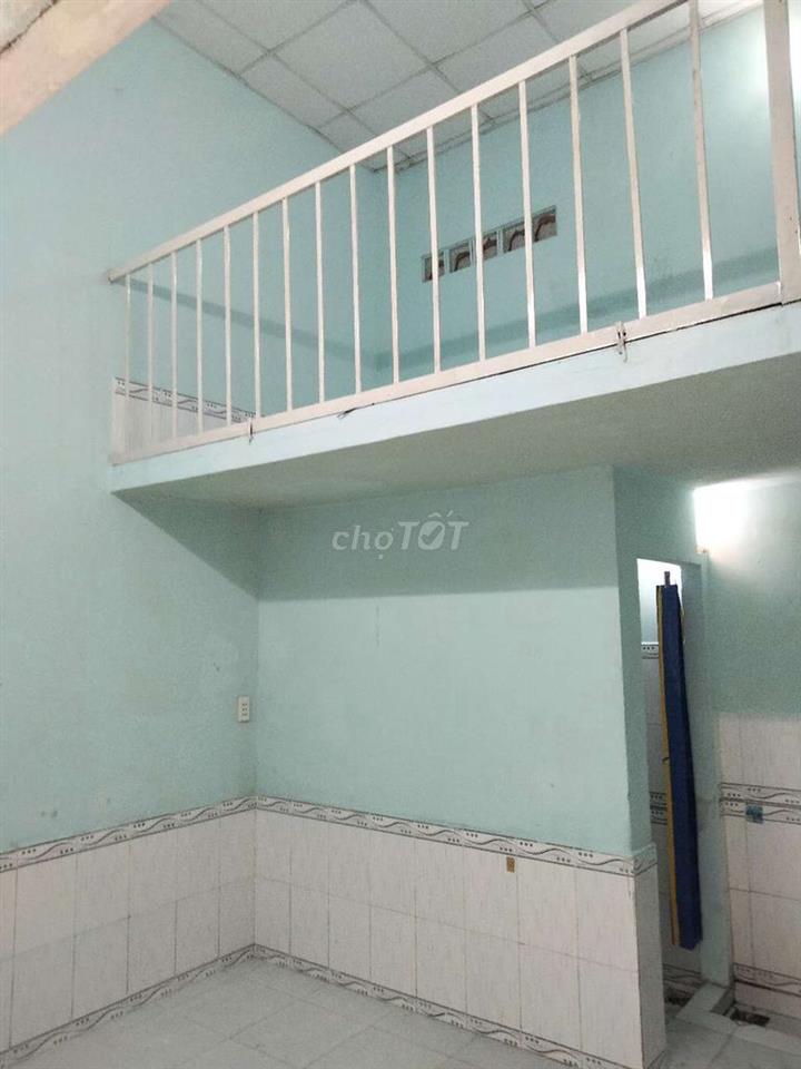phòng cao ráo sạch sẽ thoáng mát yên tĩnh 