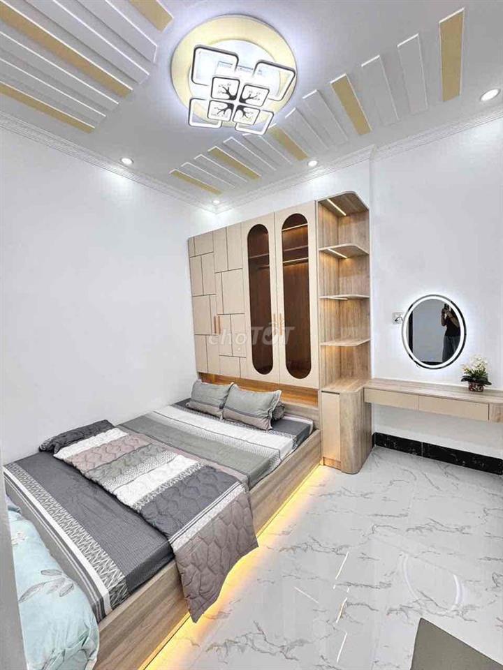 NHÀ TRỆT LẦU MỚI HOÀN THIỆN – MẶT TIỀN CÔNG VIÊN
