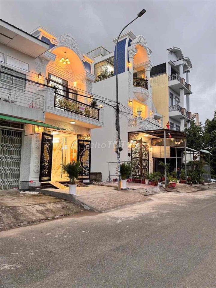 NHÀ TRỆT LẦU MỚI HOÀN THIỆN – MẶT TIỀN CÔNG VIÊN
