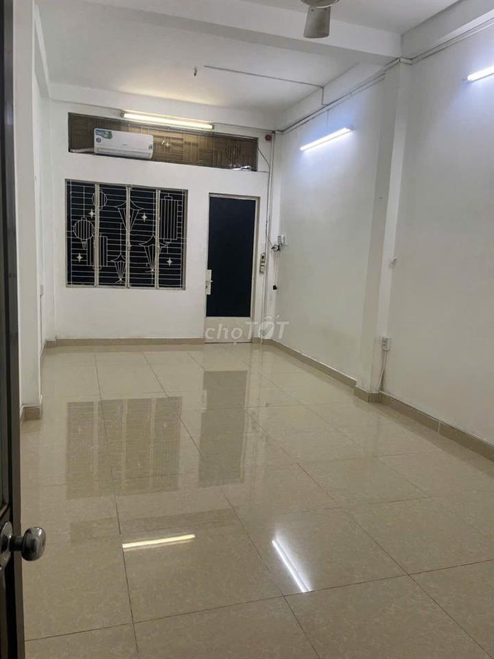 Nhà hẻm xe hơi, đường Hoàng Văn Thụ sát sân bay Tân Sơn Nhất