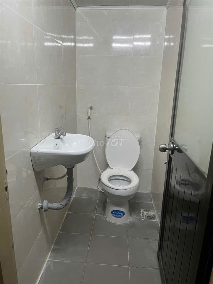 Nhà hẻm xe hơi, đường Hoàng Văn Thụ sát sân bay Tân Sơn Nhất