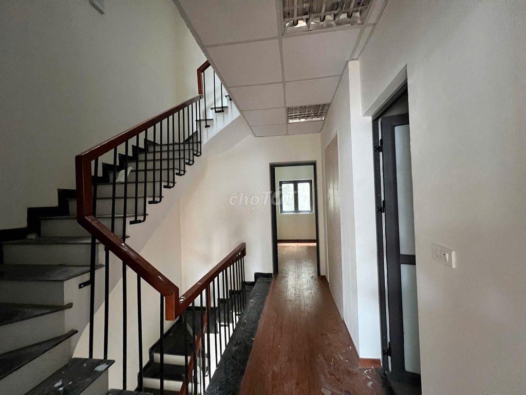Cho thuê nhà thô nguyên căn, mới hoàn thiện tại Lạc Trung
