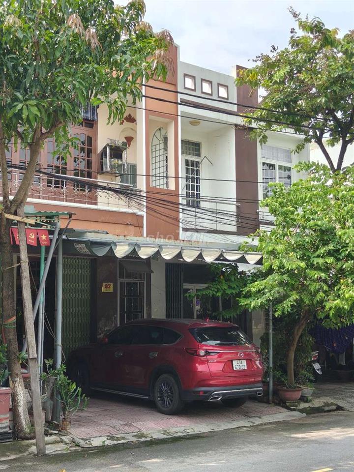 Nhà mặt phố đối diện công viên 