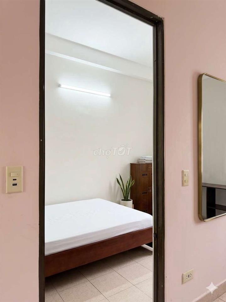 Nhà mặt phố đối diện công viên 