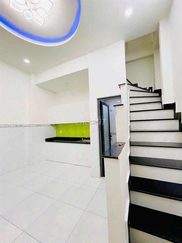 chính chủ bán căn nhà tâm quyết bê tông cốt thép Trần Văn Đang chỉ 4t2