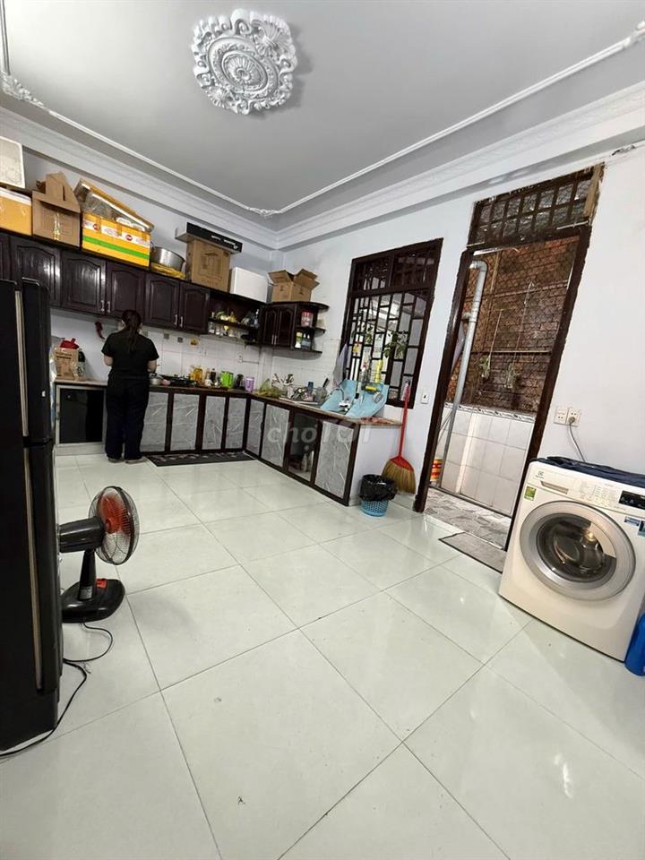 TÌM BẠN NỮ Ở GHÉP CHUNG PHÒNG