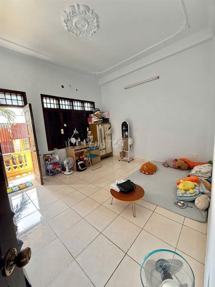 TÌM BẠN NỮ Ở GHÉP CHUNG PHÒNG