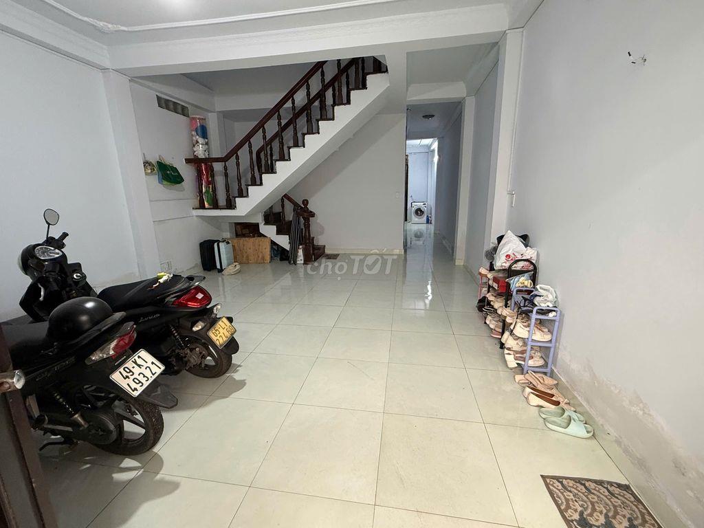 TÌM BẠN NỮ Ở GHÉP CHUNG PHÒNG