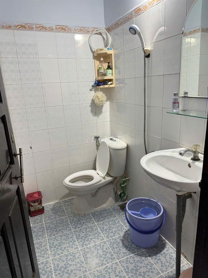 TÌM BẠN NỮ Ở GHÉP CHUNG PHÒNG