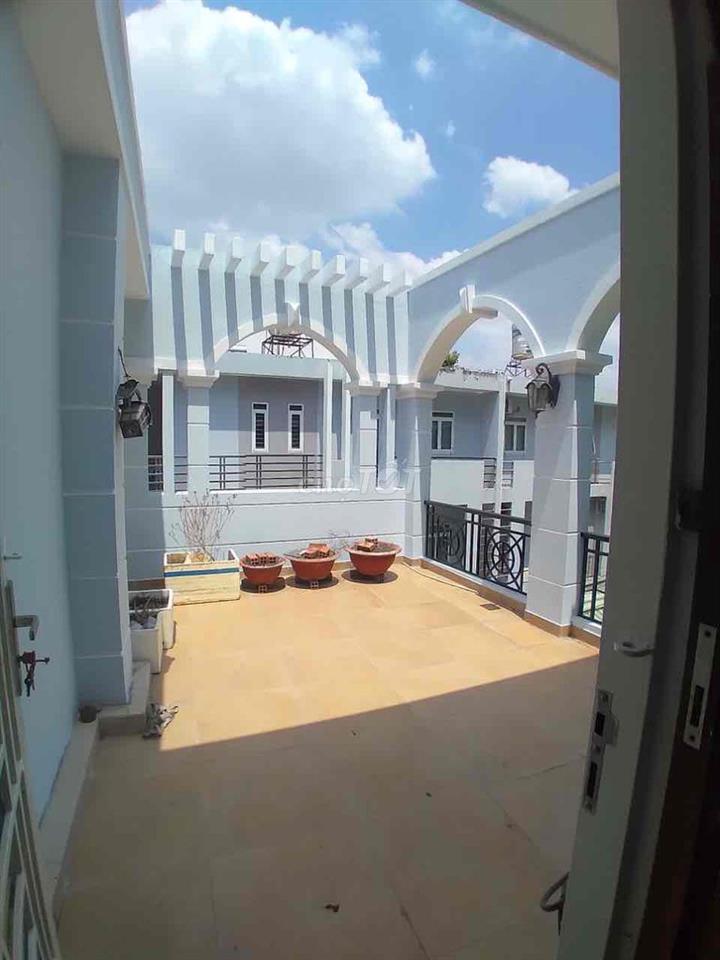 cần cho thuê nhà nguyên căn q2 cũ
