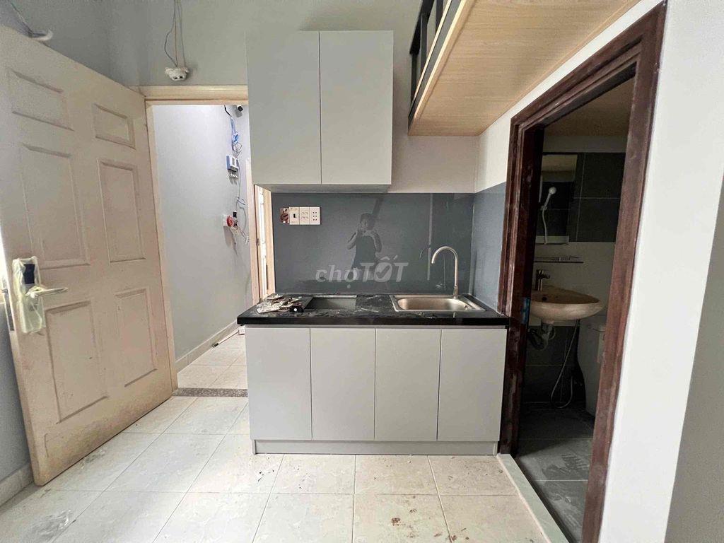 Giá Sinh viên có cửa sổ trời, siêu thoáng mới 100%