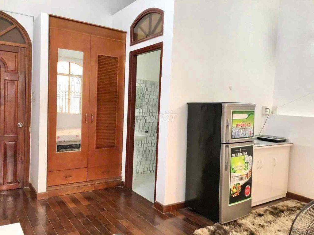 CHO THUÊ PHÒNG CÓ BAN CÔNG ĐỀ THÁM Q1