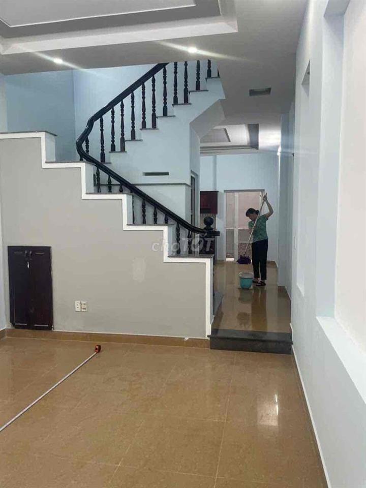 Đi định cư, cần bán nhà