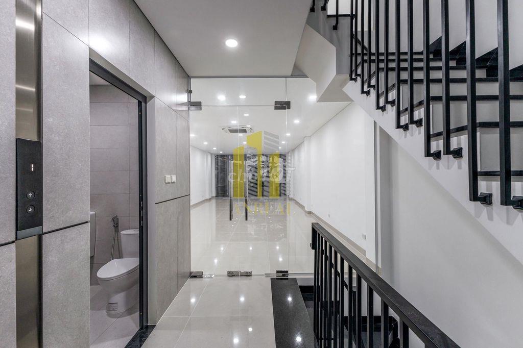 CHO THUÊ TOÀ VĂN PHÒNG MỚI XÂY HẦM 4 LẦU THANG MÁY GIÁ 78 TRIỆU