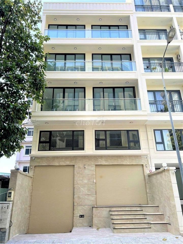 CHO THUÊ TÒA VĂN PHÒNG HẦM 4 LẦU SÀN TRỐNG (8X20) GIÁ 80 TRIỆU