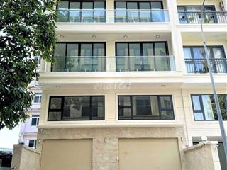 CHO THUÊ TÒA VĂN PHÒNG HẦM 4 LẦU SÀN TRỐNG (8X20) GIÁ 80 TRIỆU