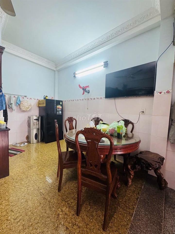 Cho thuê nhà nguyên căn, 1 trệt, 2 lầu và 1 sân thượng