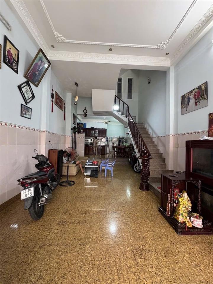 Cho thuê nhà nguyên căn, 1 trệt, 2 lầu và 1 sân thượng