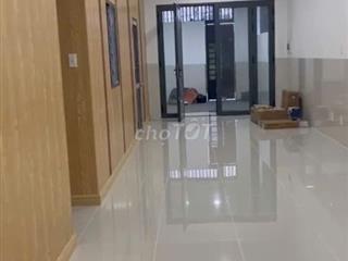 Chi thuê nhà C4, khu Bắc Rạch Chiếc, 3PN giá 14tr/tháng