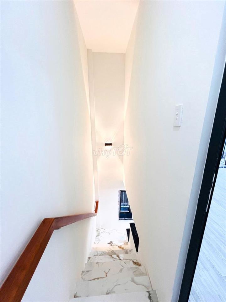 Nhà đẹp - 1 tỷ hơn - giành cho vợ chồng trẻ - sổ hồng riêng ko QH
