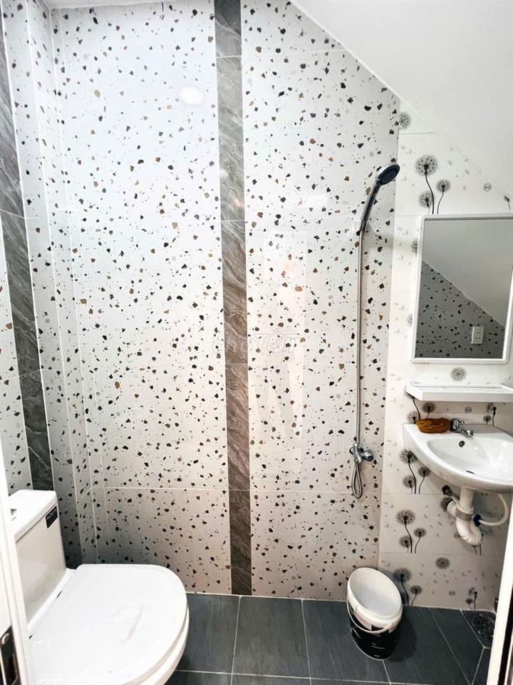 Nhà đẹp - 1 tỷ hơn - giành cho vợ chồng trẻ - sổ hồng riêng ko QH