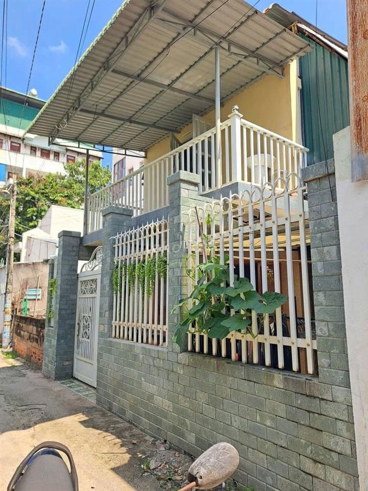 Bán nhà ngay chợ Phú Thủy
