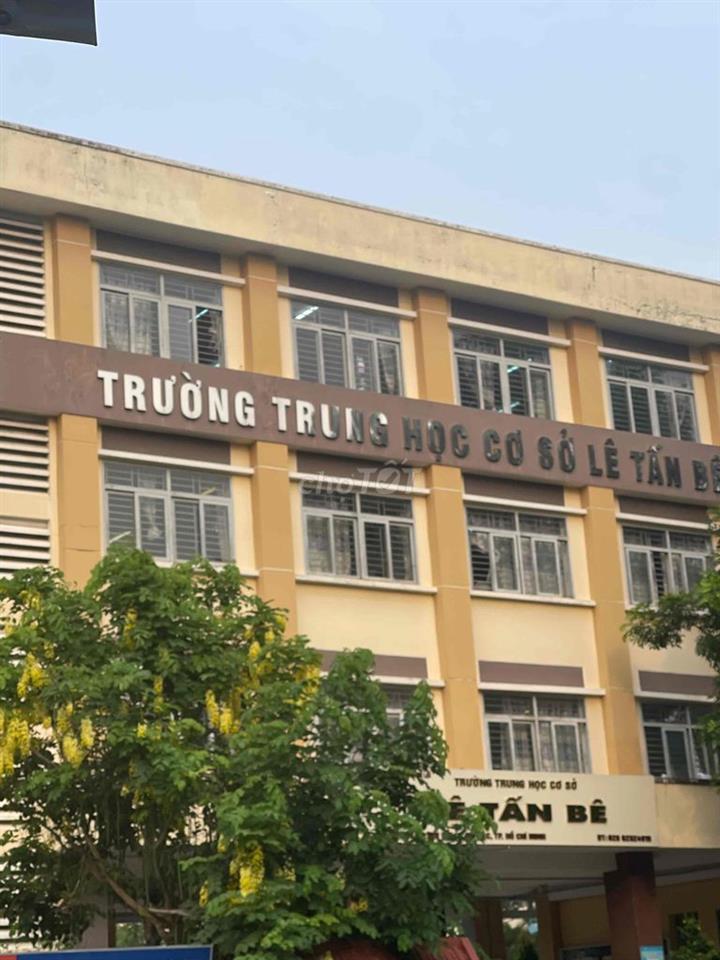 Cho thuê vỉa hè mặt bằng đối diện trường học