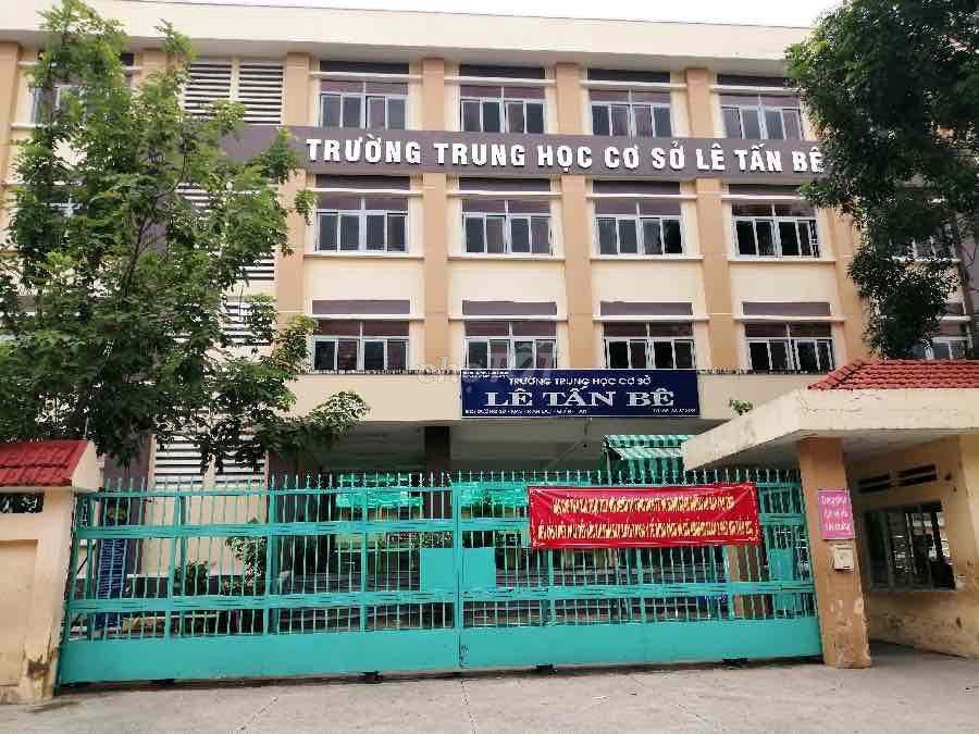 Cho thuê vỉa hè mặt bằng đối diện trường học