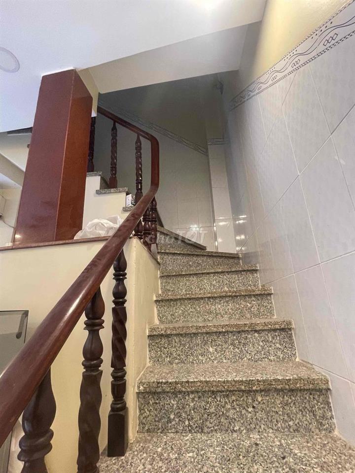 cho thuê nguyên căn nhà đươfng nguyễn xí  bình lợi trung  p13 củ