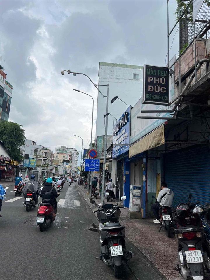 cho thuê nnguyên căn mặt tiền nguyễn kiệm p đức nhuận