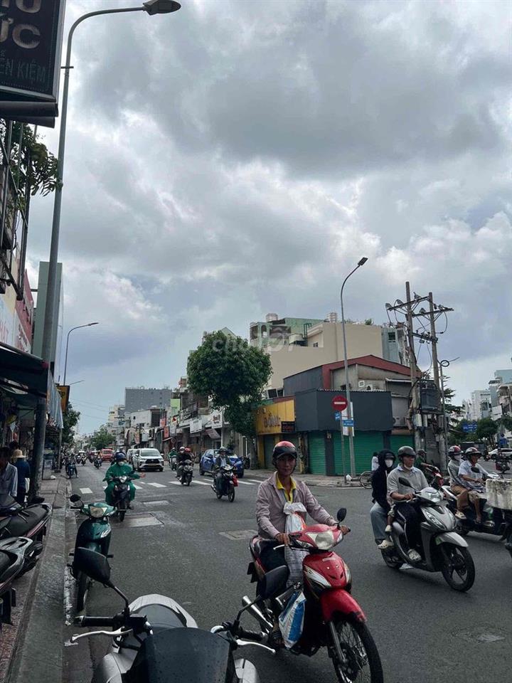 cho thuê nnguyên căn mặt tiền nguyễn kiệm p đức nhuận
