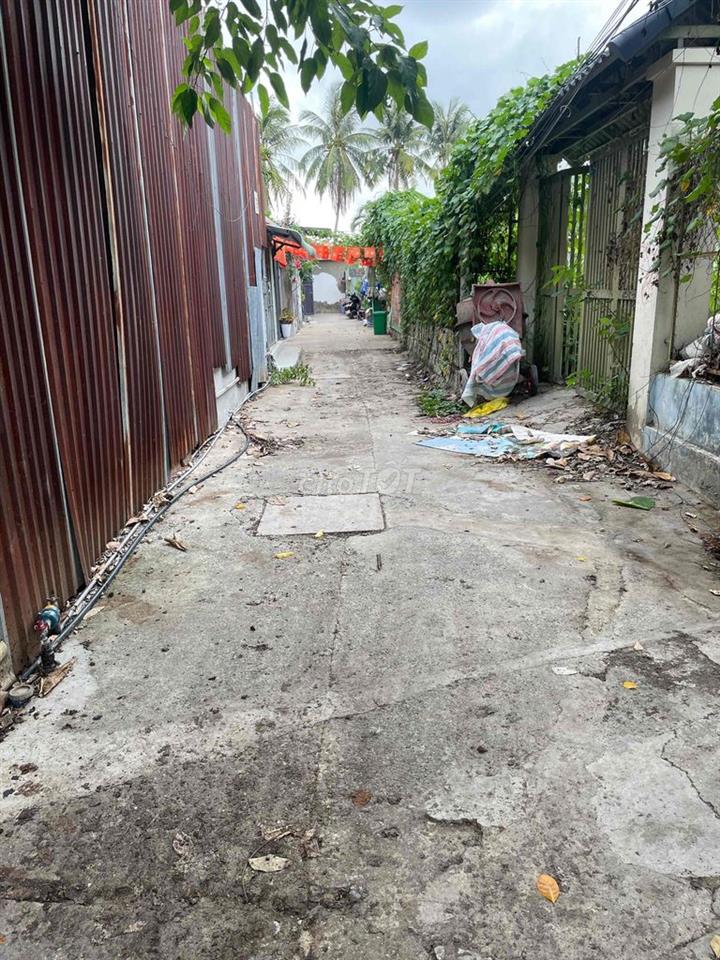 Đất cho thuê có nhà cấp 4 sẵn