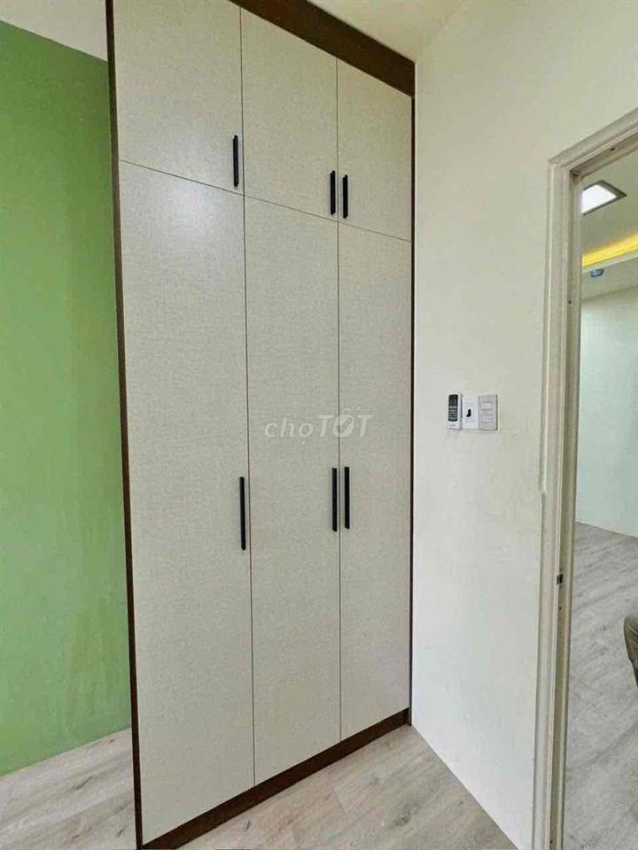cần pass phòng gấp hợp đồng còn 5 tháng