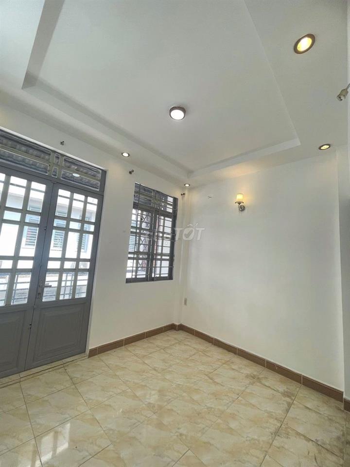 Cho thuê nhà Quang Trung, P11, ngay chợ Hạnh Thông Tây.