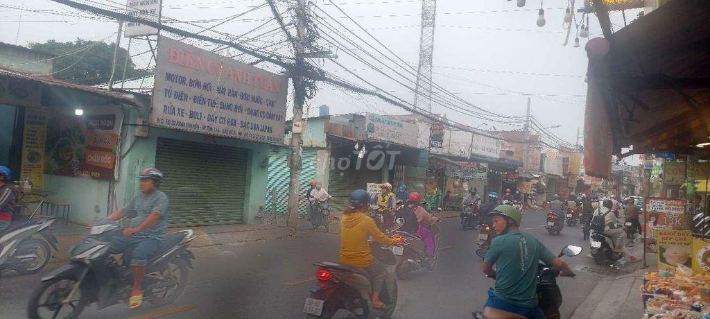 Sang nhượng cửa hàng sắt thép