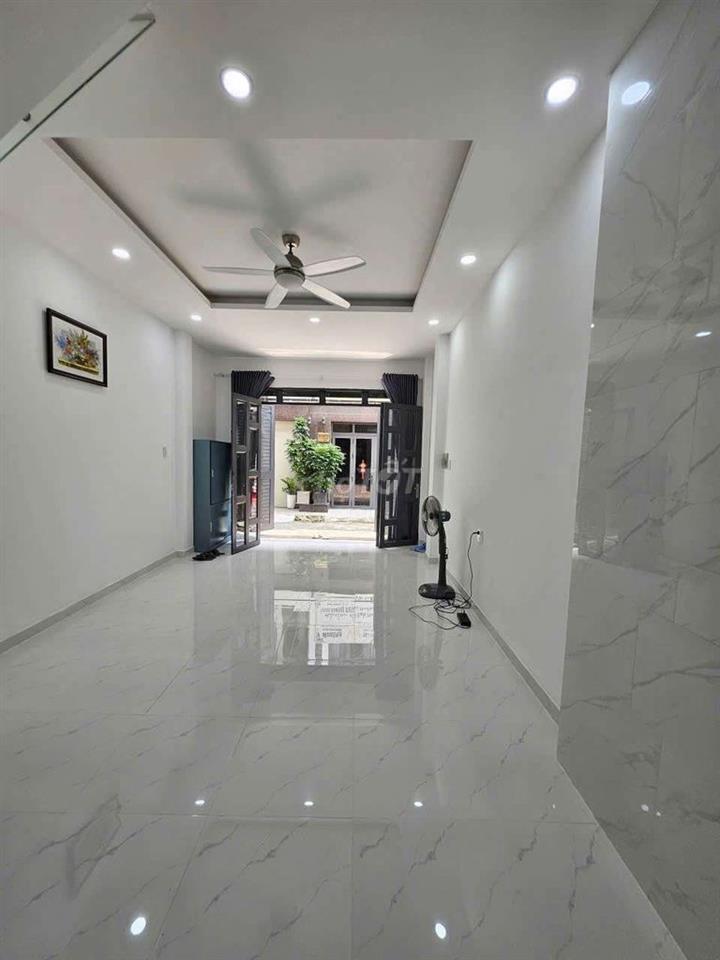 NHÀ 4 TẦNG SÁT QUẬN 7 - ÔTÔ 7 CHỖ NGỦ TRONG NHÀ,CHI