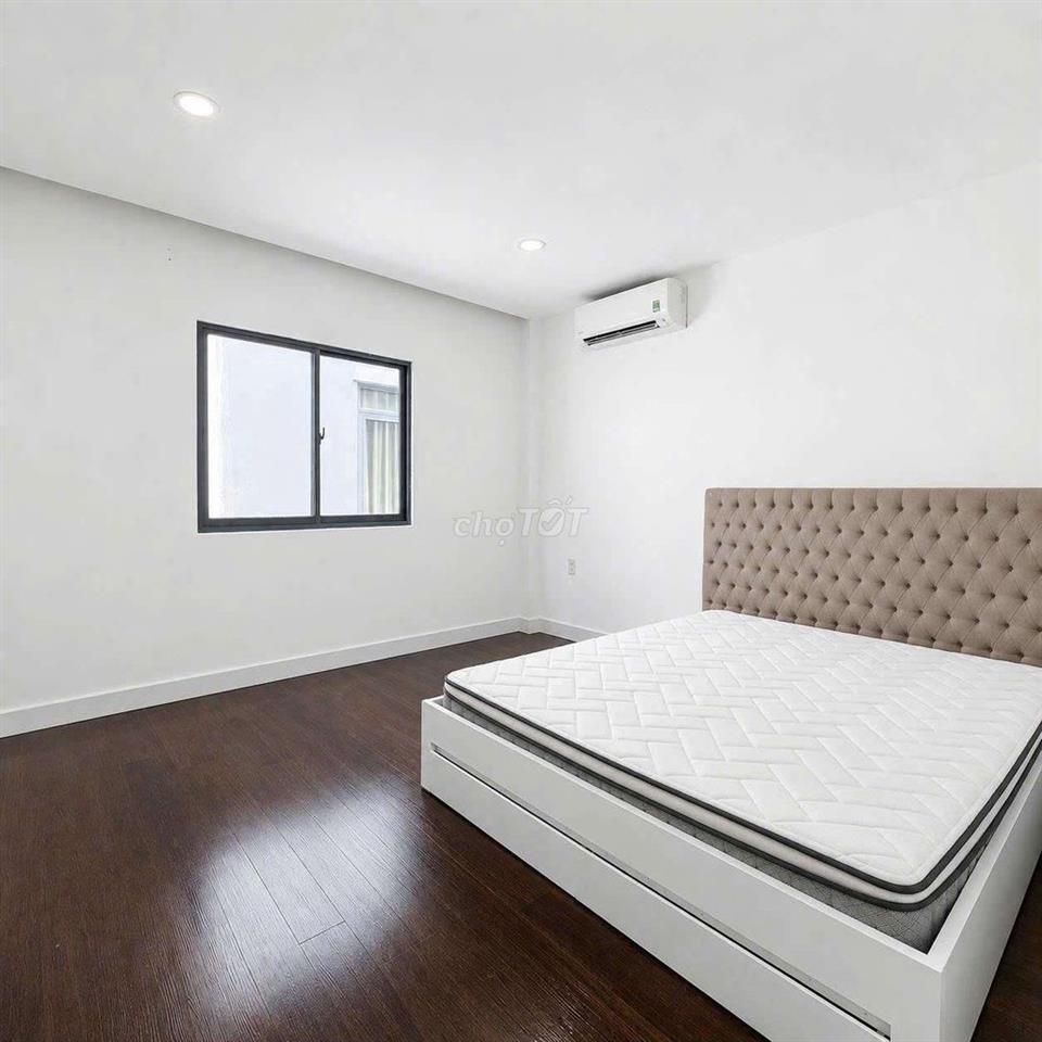 NHÀ 4 TẦNG SÁT QUẬN 7 - ÔTÔ 7 CHỖ NGỦ TRONG NHÀ,CHI