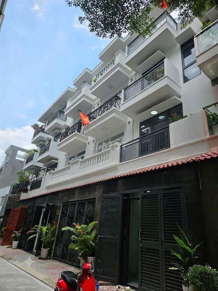 NHÀ 4 TẦNG SÁT QUẬN 7 - ÔTÔ 7 CHỖ NGỦ TRONG NHÀ,CHI