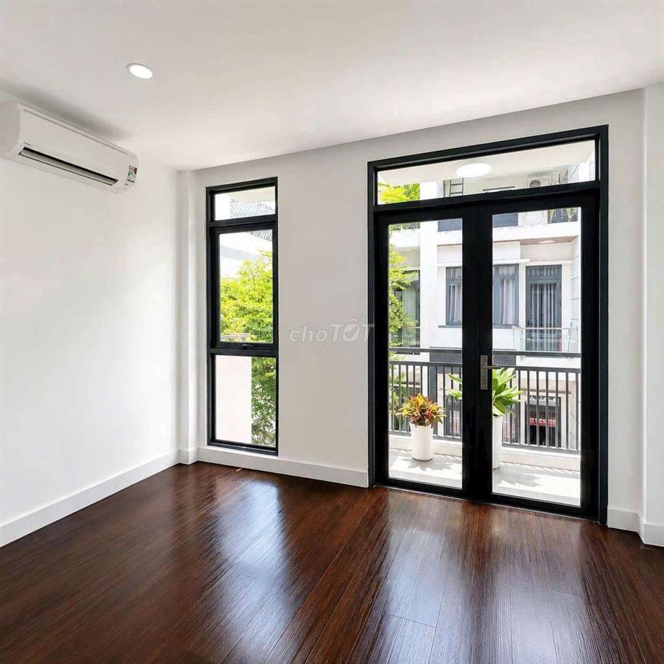 NHÀ 4 TẦNG SÁT QUẬN 7 - ÔTÔ 7 CHỖ NGỦ TRONG NHÀ,CHI